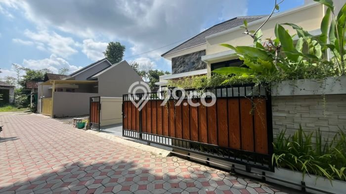 Rumah Modern Cantik 3 KT Bisa Langsung Pindah di Tegalrejo Rumah Modern Cantik 3 KT Bisa Langsung Pindah di Tegalrejo