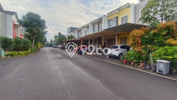 Dijual Rumah Luas Megah Dengan View Eksklusif di Green Lake City, Jakarta Barat Dijual Rumah Luas Megah Dengan View Eksklusif di Green Lake City, Jakarta Barat