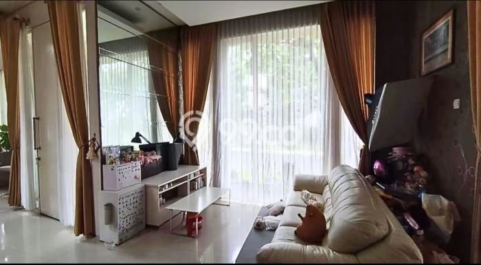 Dijual Rumah Mewah Elegan Dengan View Cantik di Pakuwon Indah, Surabaya Dijual Rumah Mewah Elegan Dengan View Cantik di Pakuwon Indah, Surabaya