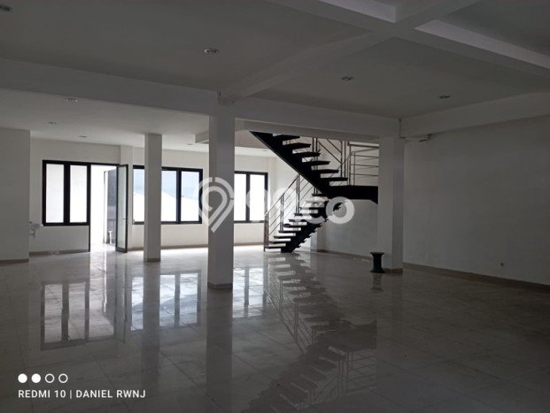Ruko untuk disewa di Mantrijeron punya LT 165m2 & LB 300m2 harga sewa kompetitif Ruko untuk disewa di Mantrijeron punya LT 165m2 & LB 300m2 harga sewa kompetitif