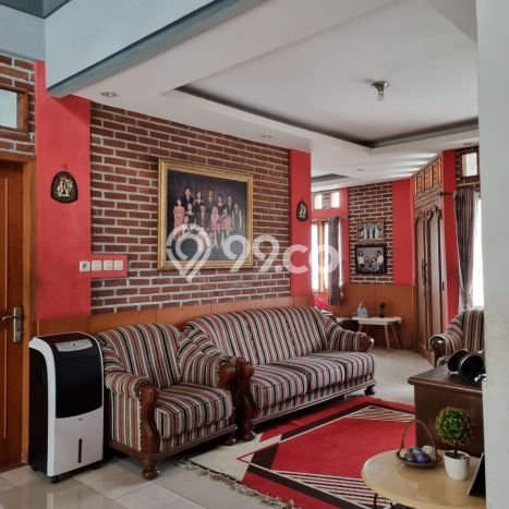 Rumah Lingkungan Nyaman di Antapani, Bandung, Luas 230m2m² Bangunan 197m2m² Rumah Lingkungan Nyaman di Antapani, Bandung, Luas 230m2m² Bangunan 197m2m²
