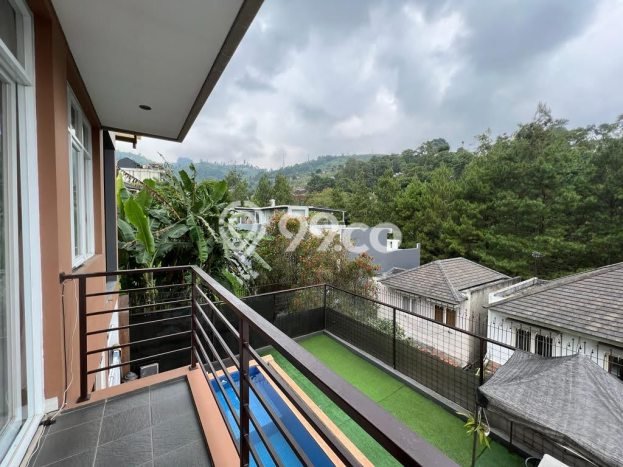 Rumah Strategis di Pusat Kota , Bandung - LT 220m2m² Rumah Strategis di Pusat Kota , Bandung - LT 220m2m²