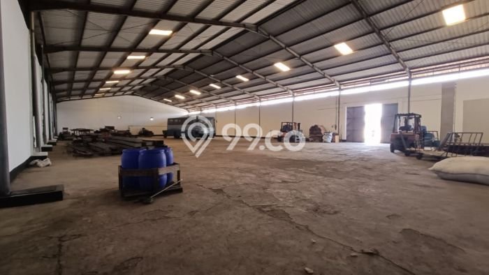 LOKASI BISNIS! Gudang For Rent Kawasan , Luas 1152m2m², Jalan Utama LOKASI BISNIS! Gudang For Rent Kawasan , Luas 1152m2m², Jalan Utama
