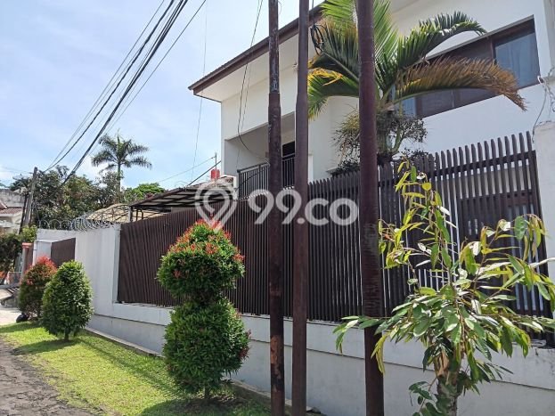Rumah PREMIUM di , Bandung, LT 360m2m² LB 300m2m² HARGA TERBAIK! Rumah PREMIUM di , Bandung, LT 360m2m² LB 300m2m² HARGA TERBAIK!