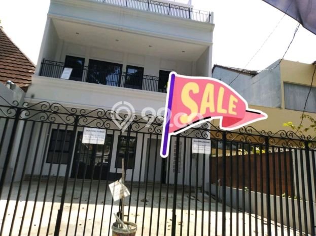 Dijual Ruko Kawasan Strategis di , Luas 400m2m², Jalan Raya Dijual Ruko Kawasan Strategis di , Luas 400m2m², Jalan Raya