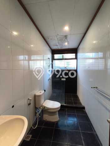 SPECIAL RATE! Rumah di , 4 KM, Lingkungan Sejuk, Luas 220m2m² Bangunan 200m2m² SPECIAL RATE! Rumah di , 4 KM, Lingkungan Sejuk, Luas 220m2m² Bangunan 200m2m²