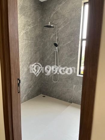 Rumah Mewah LB 400m2 Siap Huni Desain Elegan di Kalideres, Jakarta Barat Rumah Mewah LB 400m2 Siap Huni Desain Elegan di Kalideres, Jakarta Barat
