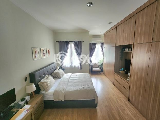 Jual Rumah Luas Megah Dengan View Cantik di Slipi, Jakarta Barat Jual Rumah Luas Megah Dengan View Cantik di Slipi, Jakarta Barat