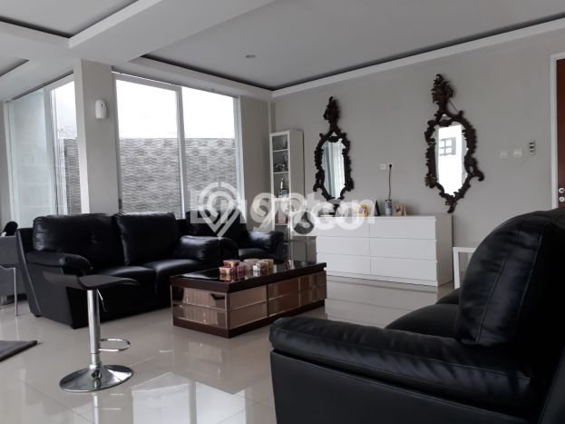 Rumah Elit LB 212m2 Siap Huni Desain Elegan di Meruya, Jakarta Barat Rumah Elit LB 212m2 Siap Huni Desain Elegan di Meruya, Jakarta Barat