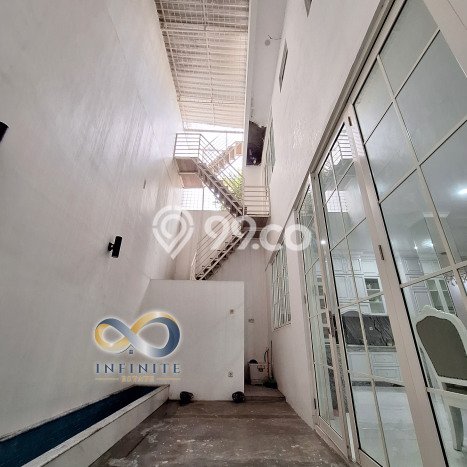 Rumah Elit Modern Tanpa Renovasi di Pantai Indah Kapuk Jakarta Utara Rumah Elit Modern Tanpa Renovasi di Pantai Indah Kapuk Jakarta Utara