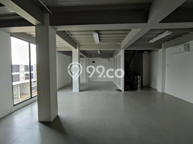 PELUANG EMAS! Gudang Kawasan Daan Mogot, Luas 528m2m², Pusat Komersial PELUANG EMAS! Gudang Kawasan Daan Mogot, Luas 528m2m², Pusat Komersial