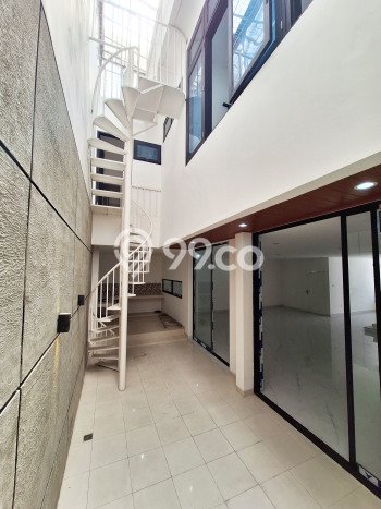 Ready to Use! Premium House LT 200m2 Desain Elegan di Muara Karang Ready to Use! Premium House LT 200m2 Desain Elegan di Muara Karang