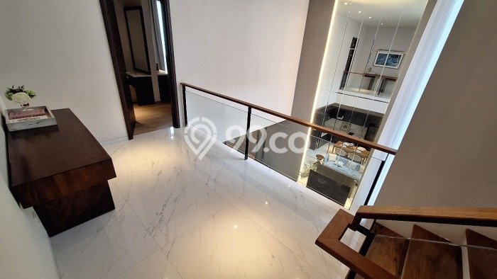 Rumah Mewah LB 241m2 Siap Pakai Desain Elegan di Pantai Mutiara, Jakarta Utara Rumah Mewah LB 241m2 Siap Pakai Desain Elegan di Pantai Mutiara, Jakarta Utara