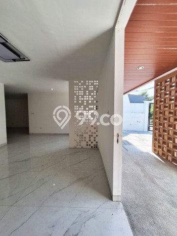 Ready to Use! Premium House LT 200m2 Desain Elegan di Muara Karang Ready to Use! Premium House LT 200m2 Desain Elegan di Muara Karang