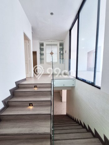 Ready to Use! Premium House LT 200m2 Desain Elegan di Muara Karang Ready to Use! Premium House LT 200m2 Desain Elegan di Muara Karang