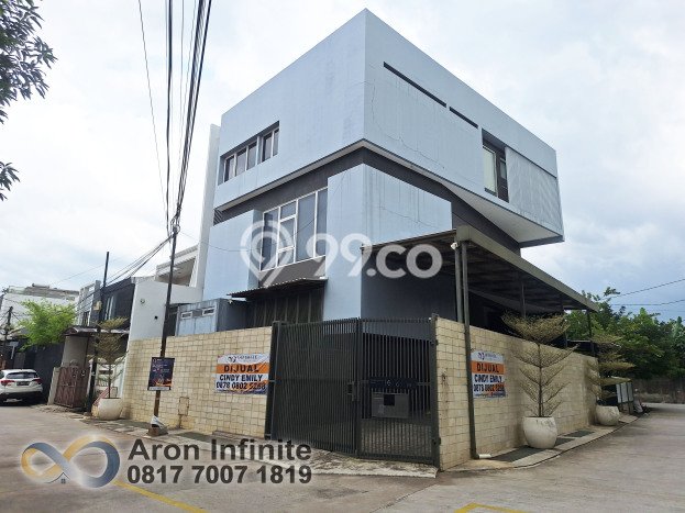Rumah Luxury Dijual di Jakarta Barat Fasilitas Premium Rumah Luxury Dijual di Jakarta Barat Fasilitas Premium