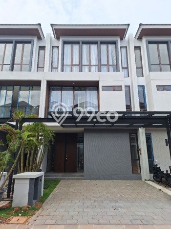 Rumah Mewah LB 241m2 Siap Pakai Desain Elegan di Pantai Mutiara, Jakarta Utara Rumah Mewah LB 241m2 Siap Pakai Desain Elegan di Pantai Mutiara, Jakarta Utara
