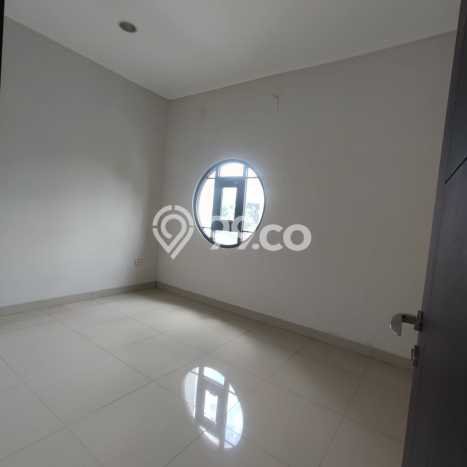 Sewa Rumah Murah di Green Lake City Jakarta Barat Punya 3 Kamar Tidur Sewa Rumah Murah di Green Lake City Jakarta Barat Punya 3 Kamar Tidur