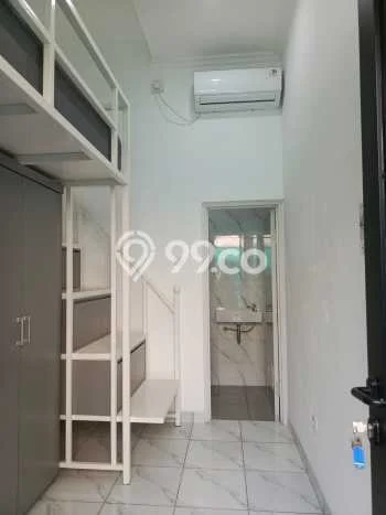 Rumah Kost untuk Dijual di Jagakarsa dengan 10 KT, 6 KM, Luas 144m2 Rumah Kost untuk Dijual di Jagakarsa dengan 10 KT, 6 KM, Luas 144m2