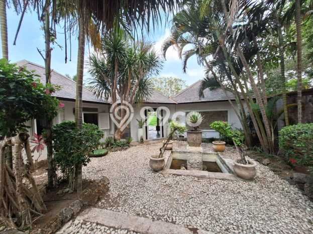Dijual Vila Kawasan , Luas 950m2m², Posisi Strategis Dijual Vila Kawasan , Luas 950m2m², Posisi Strategis
