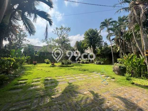Dijual Vila Kawasan , Luas 950m2m², Posisi Strategis Dijual Vila Kawasan , Luas 950m2m², Posisi Strategis
