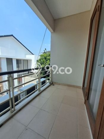 Rumah Eksklusif Dijual LT 141m2 di Ciputat Timur, Tangerang Selatan Rumah Eksklusif Dijual LT 141m2 di Ciputat Timur, Tangerang Selatan