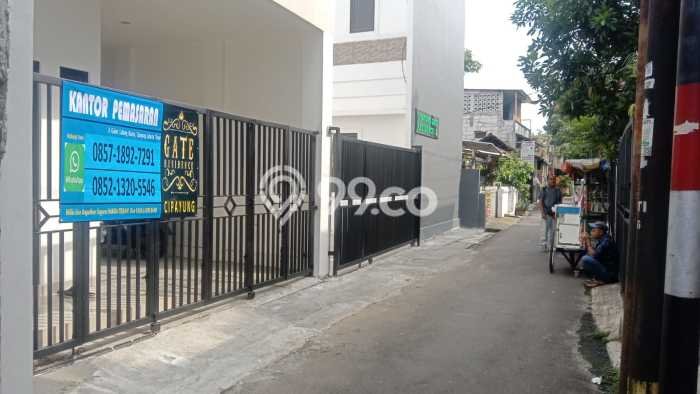 Rumah Luas Asri 2 KT Siap Pakai di Lubang Buaya Jakarta Timur Rumah Luas Asri 2 KT Siap Pakai di Lubang Buaya Jakarta Timur