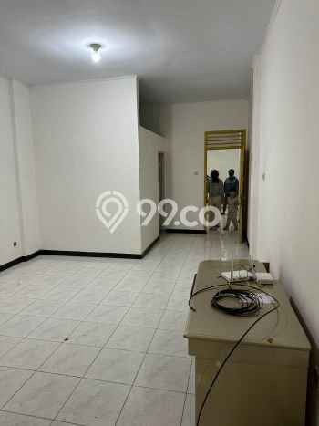 Ruko Dijual di Jakarta Barat LT 60m2 & LB 140m2 Lokasi Terbaik! Ruko Dijual di Jakarta Barat LT 60m2 & LB 140m2 Lokasi Terbaik!