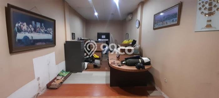 Unit Ruko Dijual di Jakarta Barat LT 186m2 & LB 460m2 Unit Ruko Dijual di Jakarta Barat LT 186m2 & LB 460m2