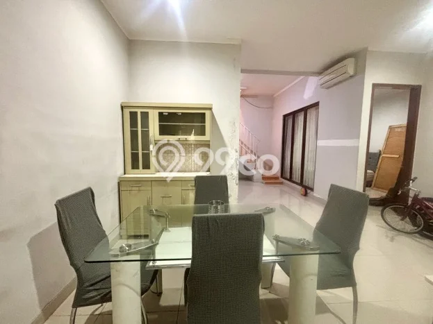 Disewakan! Rumah 3 Kamar Tidur &
3 Kamar Mandi di Graha Raya Bintaro, Tangerang Selatan Disewakan! Rumah 3 Kamar Tidur &
3 Kamar Mandi di Graha Raya Bintaro, Tangerang Selatan