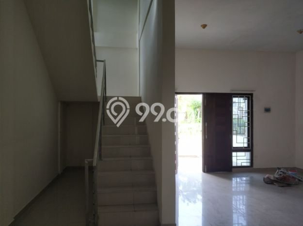 RECOMMENDED! Rumah kawasan Pontianak Tenggara, 4 KT, Area Premium, Luas 200m² Bangunan 300m² RECOMMENDED! Rumah kawasan Pontianak Tenggara, 4 KT, Area Premium, Luas 200m² Bangunan 300m²