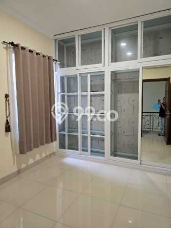 Disewakan! Rumah 4 Kamar Tidur &
4 Kamar Mandi di Pantai Indah Kapuk, Jakarta Utara Disewakan! Rumah 4 Kamar Tidur &
4 Kamar Mandi di Pantai Indah Kapuk, Jakarta Utara