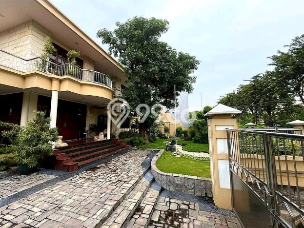 Rumah Mewah LB 735m2 Siap Huni Desain Elegan di Darmo permai, Surabaya Rumah Mewah LB 735m2 Siap Huni Desain Elegan di Darmo permai, Surabaya