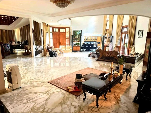 Rumah Mewah LB 735m2 Siap Huni Desain Elegan di Darmo permai, Surabaya Rumah Mewah LB 735m2 Siap Huni Desain Elegan di Darmo permai, Surabaya