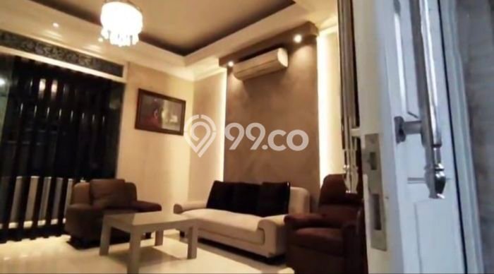 Rumah Elit Modern Tanpa Renovasi di Pakuwon Indah Surabaya Rumah Elit Modern Tanpa Renovasi di Pakuwon Indah Surabaya