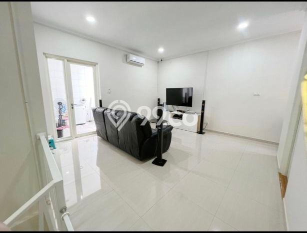 Jual Rumah Mewah Megah Dengan View Cantik di Sutorejo, Surabaya Jual Rumah Mewah Megah Dengan View Cantik di Sutorejo, Surabaya