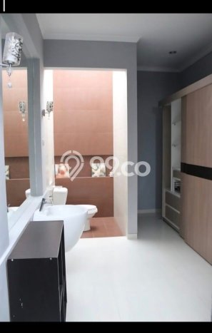 Rumah Luxury Modern Tanpa Renovasi di Graha Surabaya Rumah Luxury Modern Tanpa Renovasi di Graha Surabaya