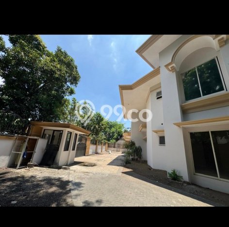 Disewakan Rumah Nyaman LT 1100m2 / LB 1600m2 di Raya Darmo, Surabaya Disewakan Rumah Nyaman LT 1100m2 / LB 1600m2 di Raya Darmo, Surabaya