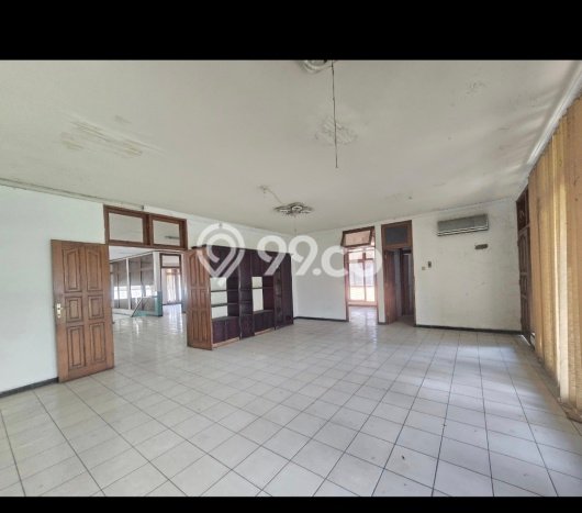 Rumah Mewah LB 1000m2 Siap Pakai Desain Elegan di Kendangsari, Surabaya Rumah Mewah LB 1000m2 Siap Pakai Desain Elegan di Kendangsari, Surabaya