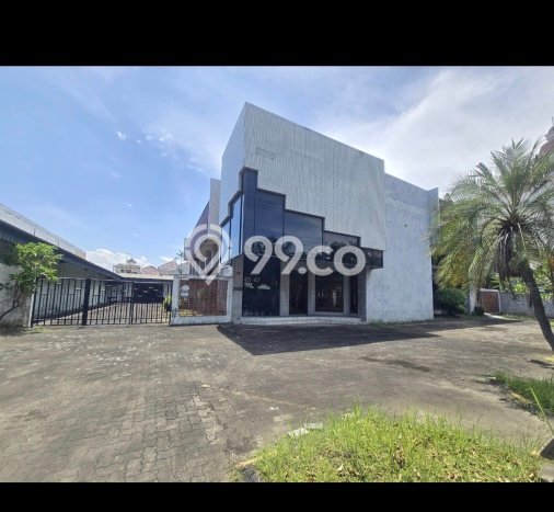 Rumah Mewah LB 1000m2 Siap Pakai Desain Elegan di Kendangsari, Surabaya Rumah Mewah LB 1000m2 Siap Pakai Desain Elegan di Kendangsari, Surabaya