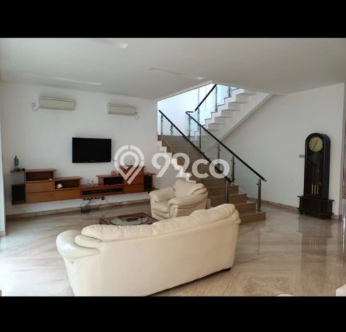 Rumah Luxury Modern Tanpa Renovasi di Graha Surabaya Rumah Luxury Modern Tanpa Renovasi di Graha Surabaya
