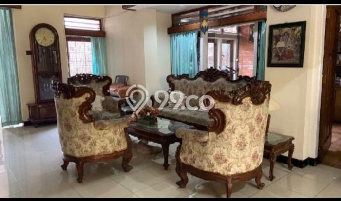 Ready to Use! Premium House LT 619m2 Desain Elegan di Diponegoro Ready to Use! Premium House LT 619m2 Desain Elegan di Diponegoro