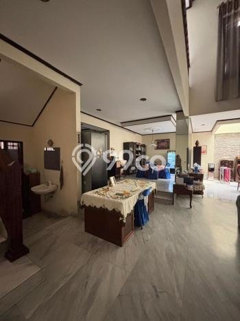 Jual Rumah Luas Megah Dengan View Eksklusif di Pulomas, Jakarta Timur Jual Rumah Luas Megah Dengan View Eksklusif di Pulomas, Jakarta Timur