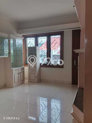 Rumah Elit Modern Tanpa Renovasi di Pulomas Jakarta Timur Rumah Elit Modern Tanpa Renovasi di Pulomas Jakarta Timur