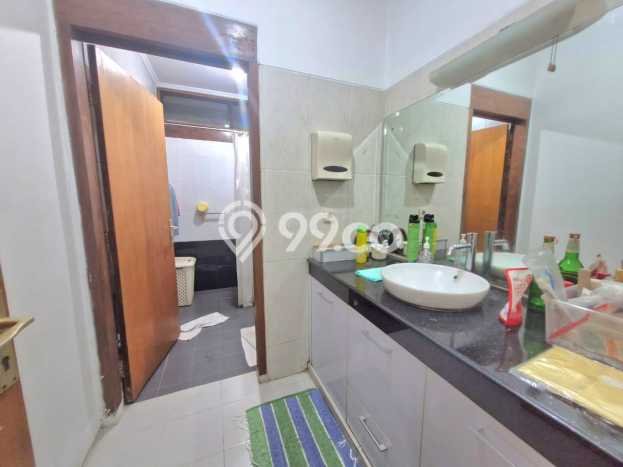 Rumah Mewah LB 500m2 Siap Pakai Desain Elegan di Pondok Kelapa, Jakarta Timur Rumah Mewah LB 500m2 Siap Pakai Desain Elegan di Pondok Kelapa, Jakarta Timur