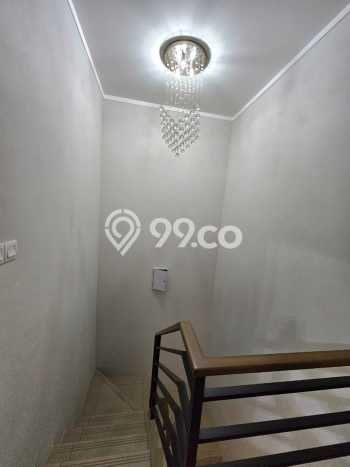 Dijual Hunian Rumah Nyaman 5 Kamar di Summarecon Crown Gading, Bekasi Dijual Hunian Rumah Nyaman 5 Kamar di Summarecon Crown Gading, Bekasi