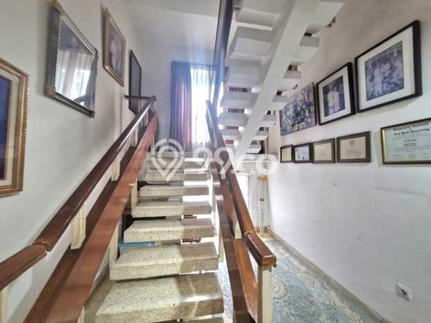 Rumah Mewah LB 500m2 Siap Pakai Desain Elegan di Pondok Kelapa, Jakarta Timur Rumah Mewah LB 500m2 Siap Pakai Desain Elegan di Pondok Kelapa, Jakarta Timur