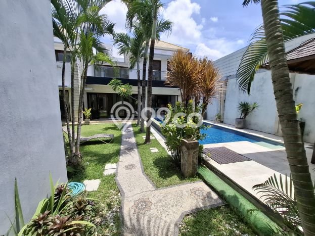 Jual Rumah Luas Elegan Dengan View Eksklusif di Kerobokan Kelod, Badung Jual Rumah Luas Elegan Dengan View Eksklusif di Kerobokan Kelod, Badung