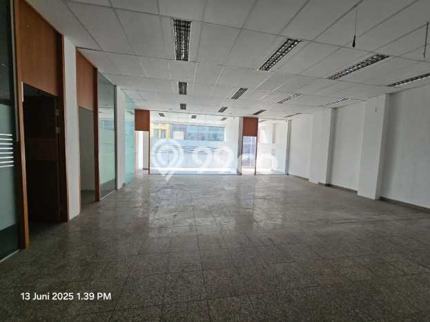 Ruko Disewa di Jakarta Selatan dengan LB 2400m2 Area Komersial Ramai Ruko Disewa di Jakarta Selatan dengan LB 2400m2 Area Komersial Ramai