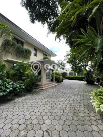 Ready to Use! Luxury House LT 921m2 Desain Elegan di Cipete Ready to Use! Luxury House LT 921m2 Desain Elegan di Cipete